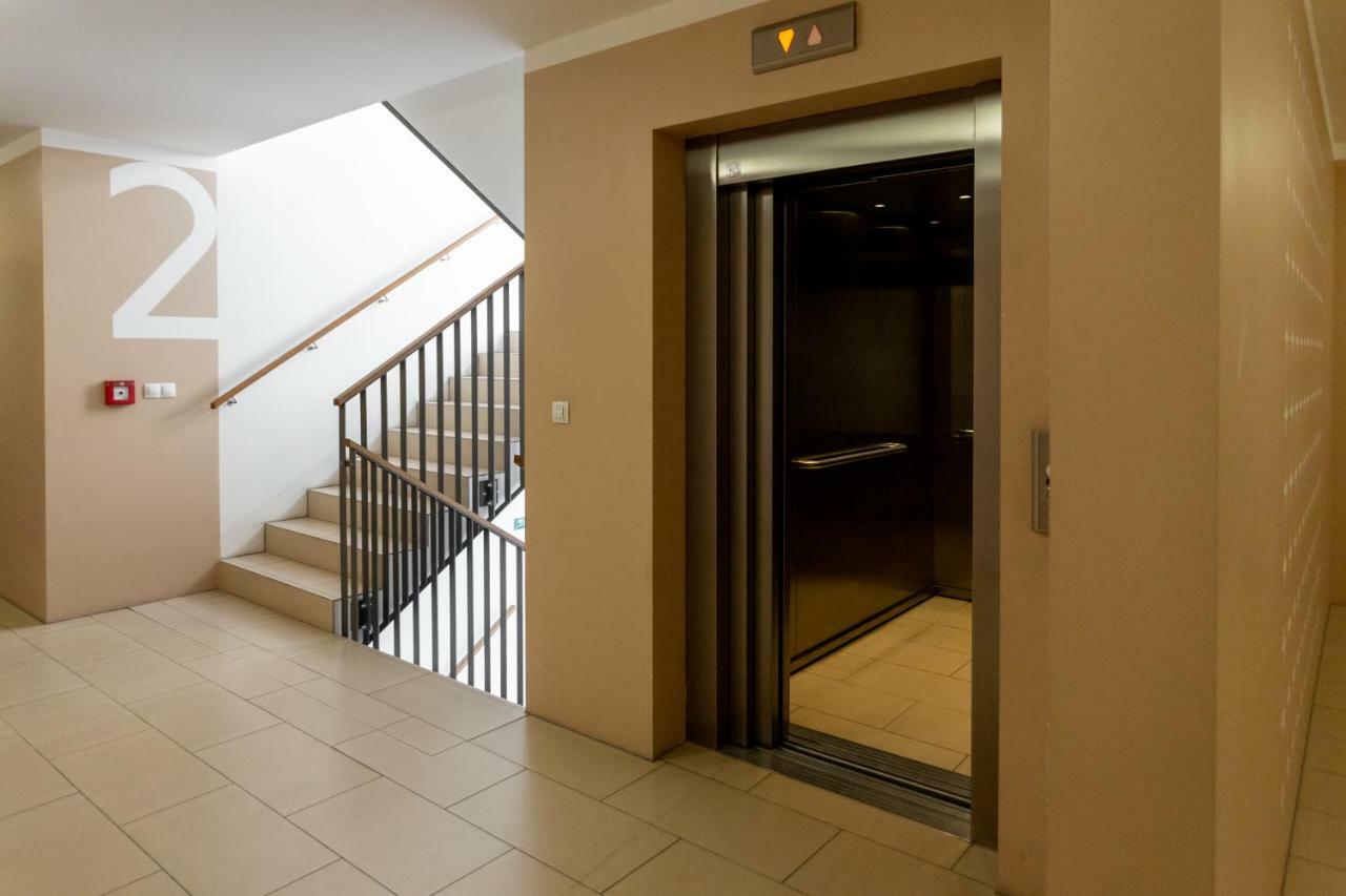 Prague Days - Family 2Bdr Apt - Garage Parking - Balcony エクステリア 写真