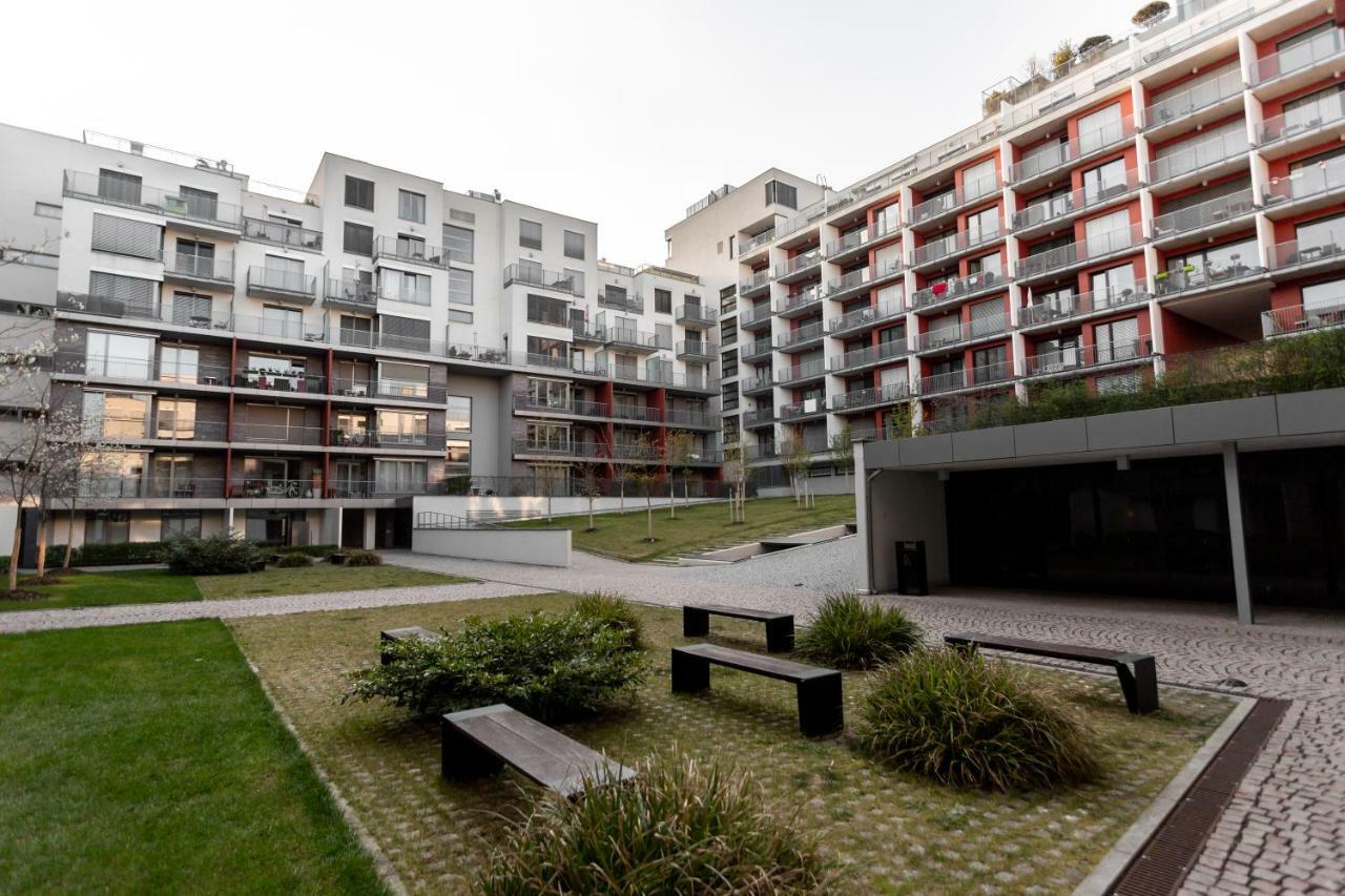 Prague Days - Family 2Bdr Apt - Garage Parking - Balcony エクステリア 写真